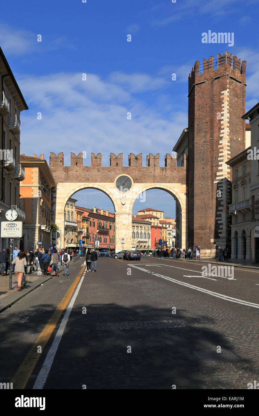 Portoni della Brà, città gateway, Verona, Veneto. Foto Stock