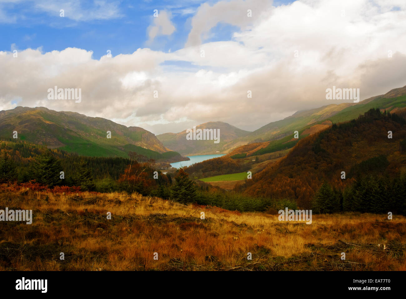 Vista della pittoresca collina sopra Loch Lubnaig nel Trossachs regione della Scozia Foto Stock