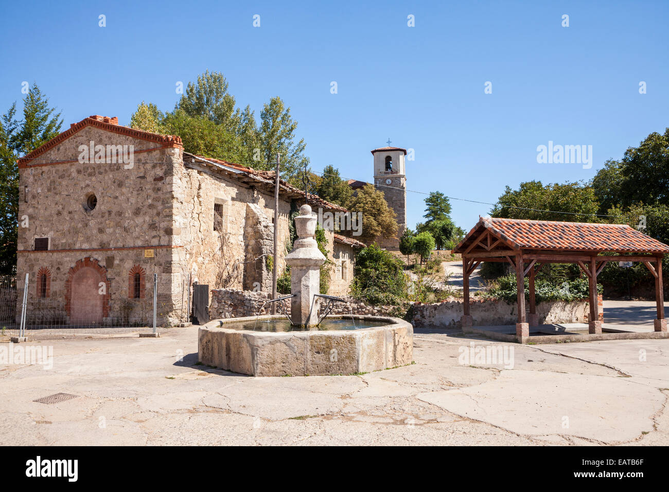 Eremo di San Roque nel villaggio Villambistia nel modo di San Giacomo, Burgos, Spagna Foto Stock