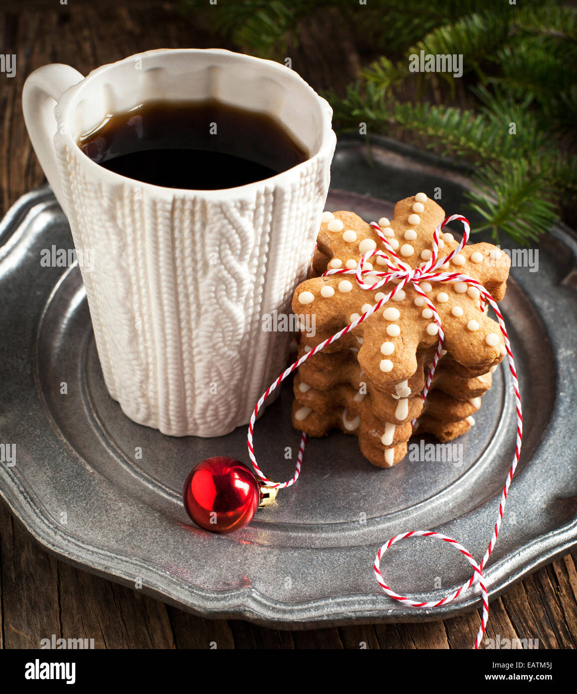 Tazza di caffè e biscotti di panpepato. Foto Stock