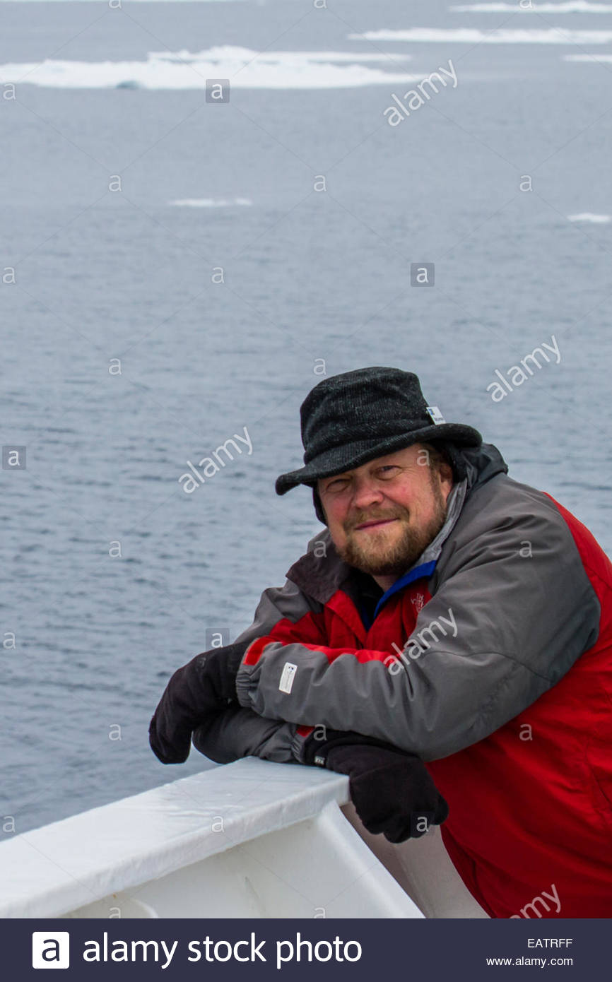 Ritratto di fotografo Ralph Lee Hopkins su una nave da crociera. Foto Stock