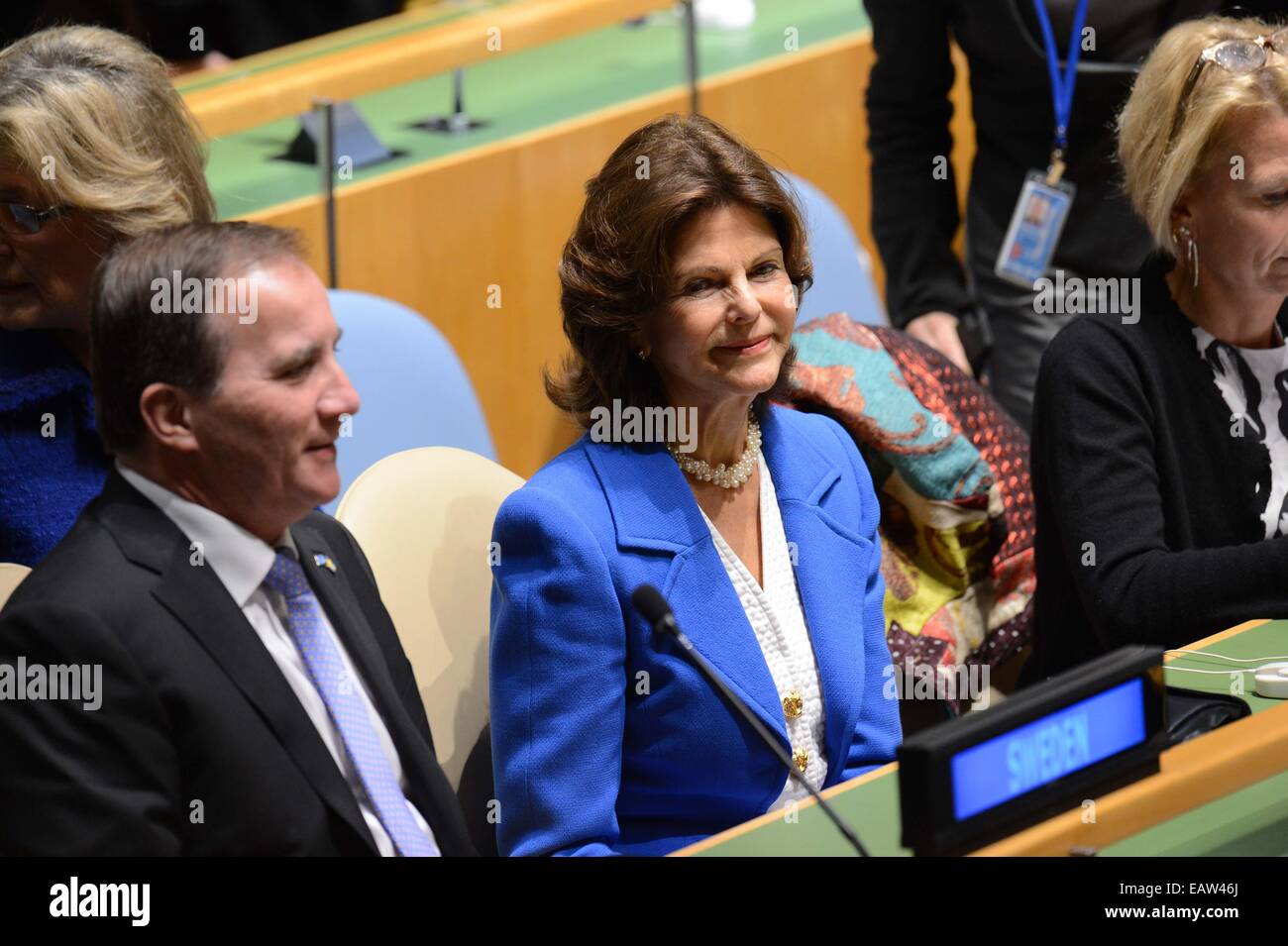 New York, la sede delle Nazioni Unite a New York. Xx Nov, 2014. Regina Silvia di Svezia (C) partecipa a una riunione di alto livello dell'Assemblea generale delle Nazioni Unite che segna il venticinquesimo anniversario della Convenzione dei diritti del fanciullo, presso la sede delle Nazioni Unite a New York il 9 novembre 20, 2014. Credito: Niu Xiaolei/Xinhua/Alamy Live News Foto Stock