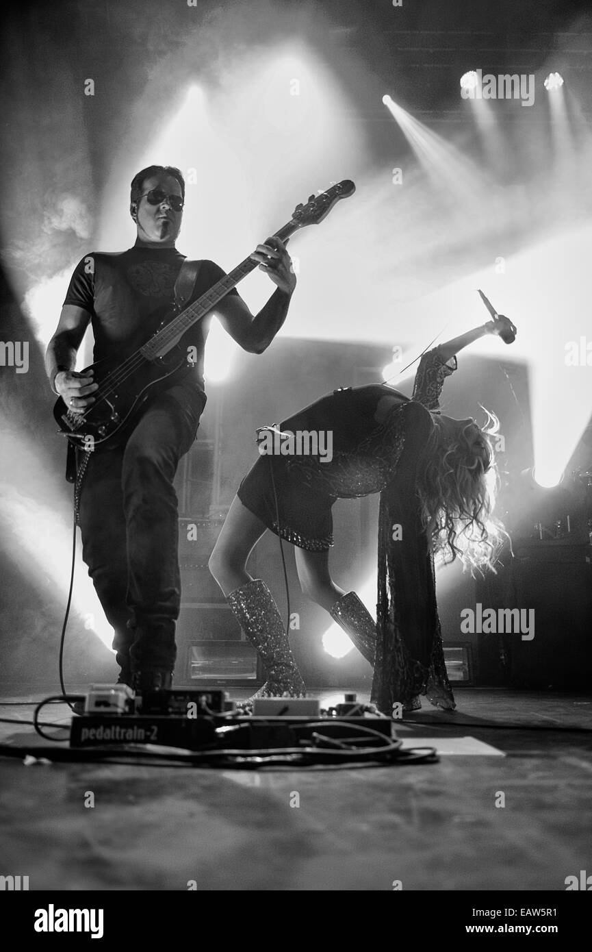 Glasgow, Scotland, Regno Unito. Xx Novembre, 2014. Actrice americano, modello e cantante Taylor Momsen esegue a Glasgow O2 Academy con la sua rock band di abbastanza temerario giovedì 20 novembre 2014. La band sono in tour il loro ultimo album "Andando all'inferno" Credito: John Graham / Basslines Immagini/Alamy Live News Foto Stock