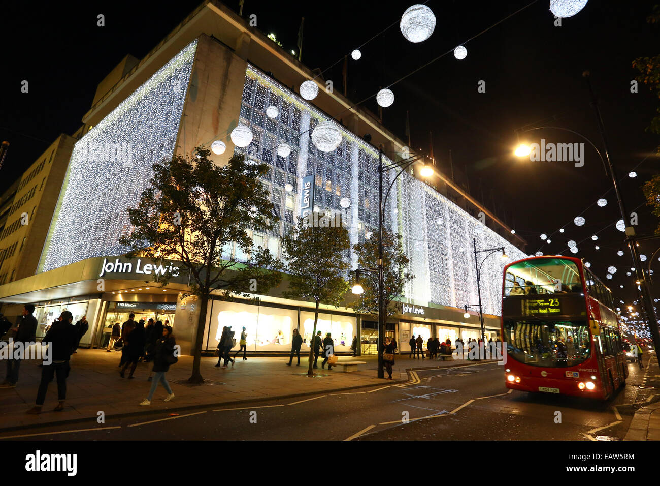 Londra, Regno Unito. Xx Novembre 2014. Luci e decorazioni natalizie in Oxford Street e John Lewis Department Store, Londra, Inghilterra Credito: Paul Brown/Alamy Live News Foto Stock