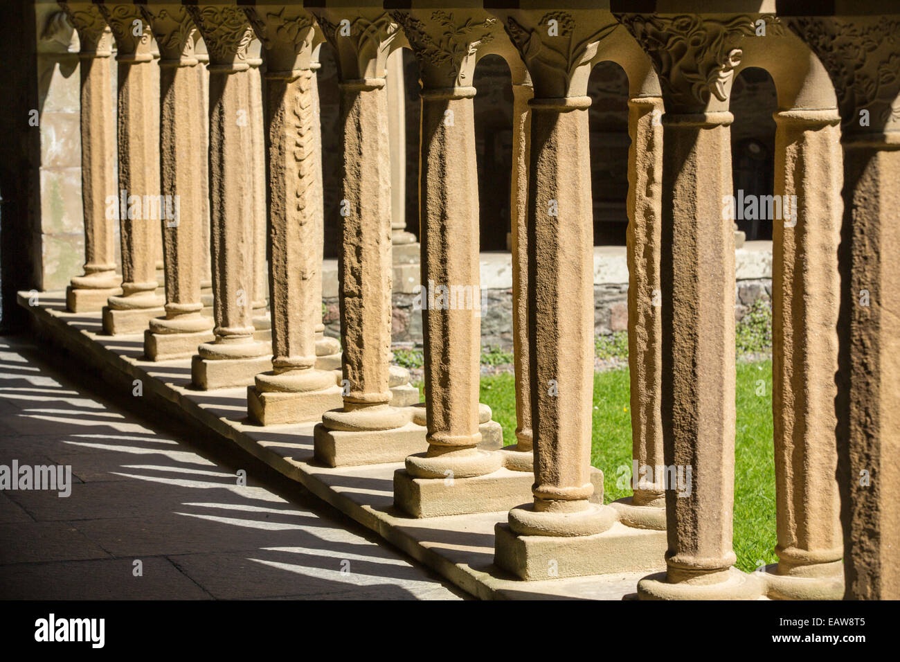 Colonne di arenaria in Iona Abbey a Iona e Mull off, Scotland, Regno Unito. Foto Stock