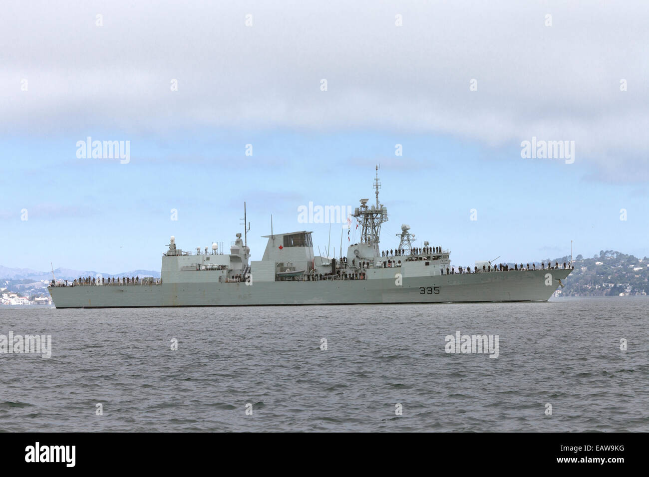 Marina canadese Halifax-classe fregata HMCS Calgary (FFH 335) sulla Baia di San Francisco in ottobre 2014. Foto Stock