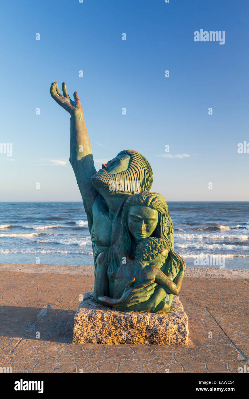 Una scultura che commemora l'uragano del 1900 sulla parete del mare nel Golfo del Messico in Galveston, Texas, Stati Uniti d'America. Foto Stock