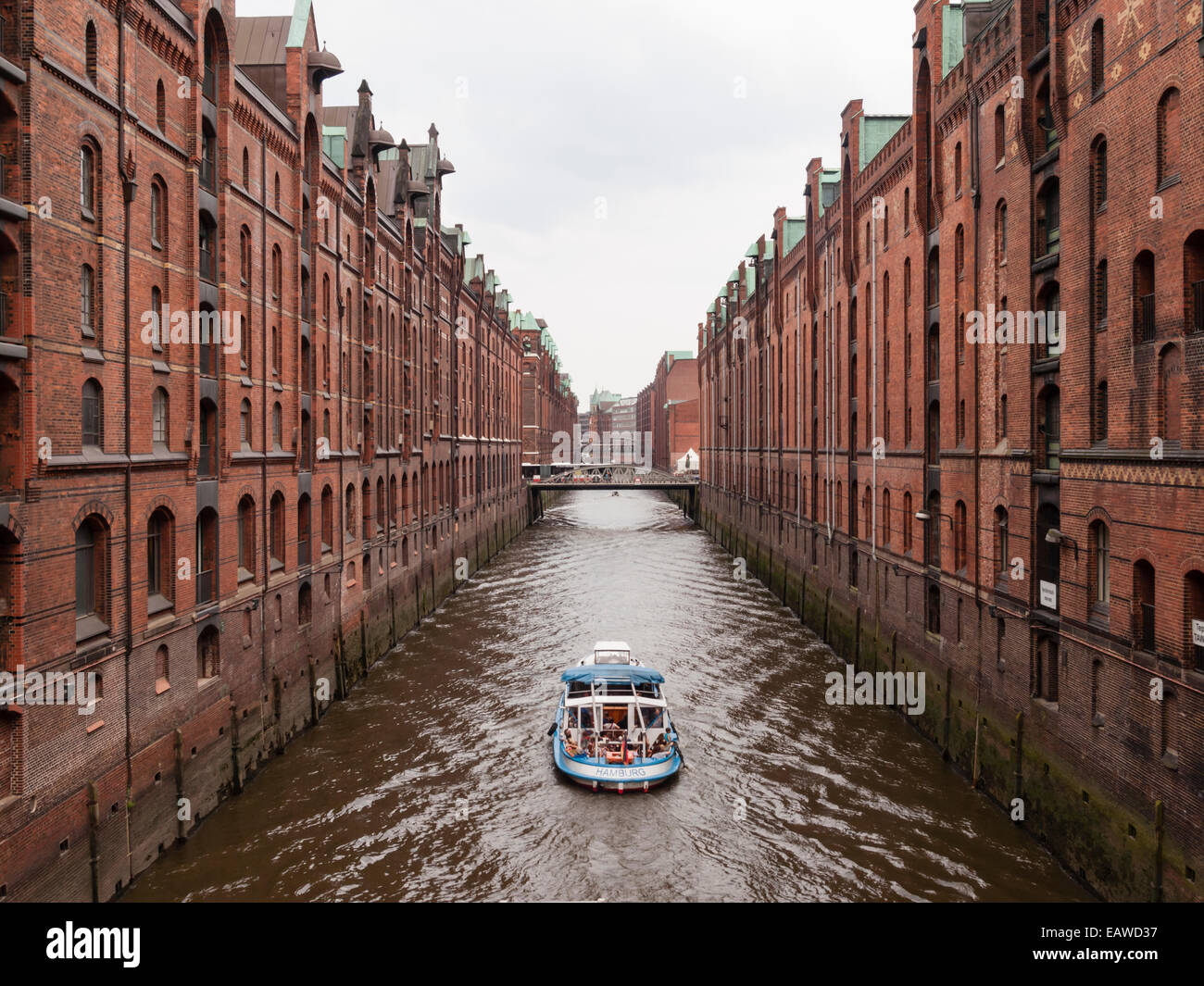 Speicherstadt storico (lit. "La città dei magazzini') ad Amburgo, in Germania, il più grande distretto warehouse in tutto il mondo. Foto Stock