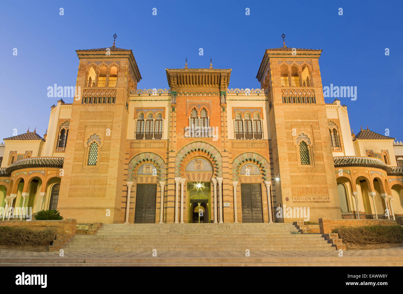 Siviglia - Il Museo delle Arti e Tradizioni Popolari (Museo di Artes y Costumbres Populares) al tramonto. Foto Stock