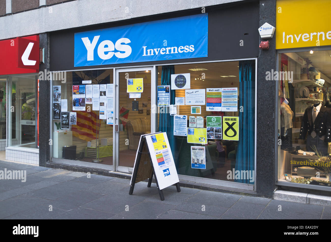 dh Scottish Sì SNP negozio POLITICA SCOZIA Inverness negozi esterni SNP appartenenza nazionalisti reclutamento centro nazionalismo Foto Stock