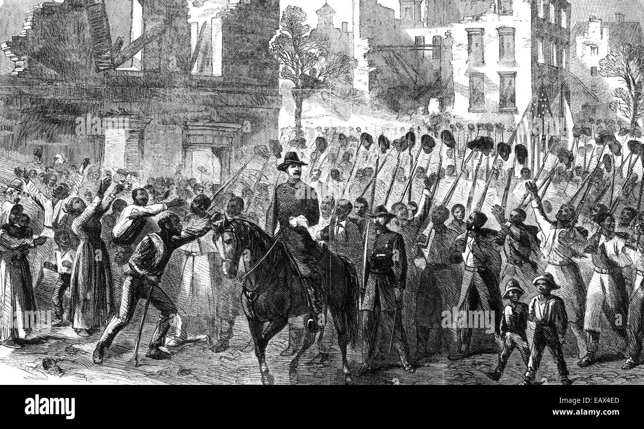 La guerra civile americana Unione Lt Colonnello Augusto Bennett conduce 55th Massachusetts Fanteria di volontariato attraverso liberato Charleston Foto Stock