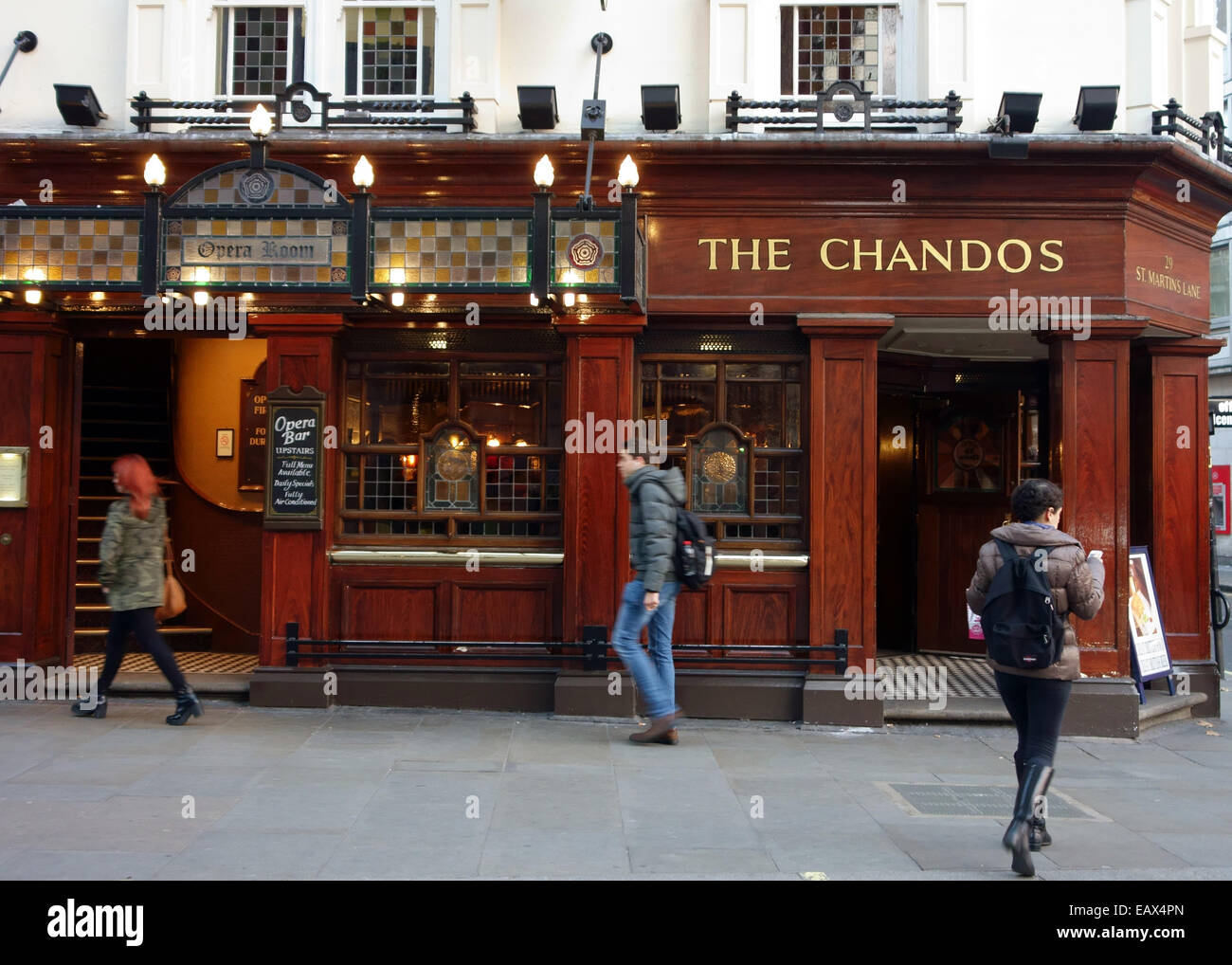 La Chandos public house, il St Martins Lane, Trafalgar Square, Londra Foto Stock