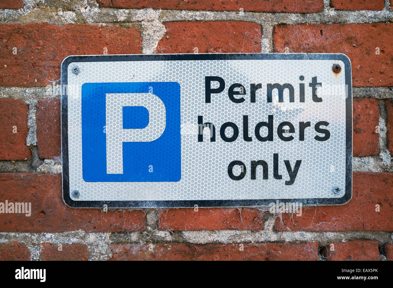 Parcheggio Disabili i titolari di autorizzazioni solo segno Foto Stock