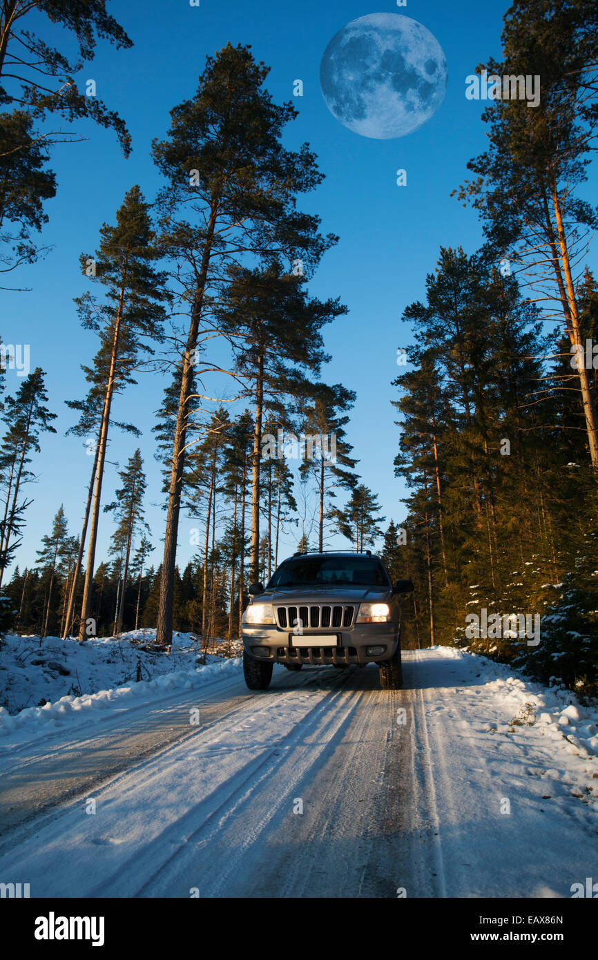 4x4, SUV, guida in presenza di neve meteo Foto Stock