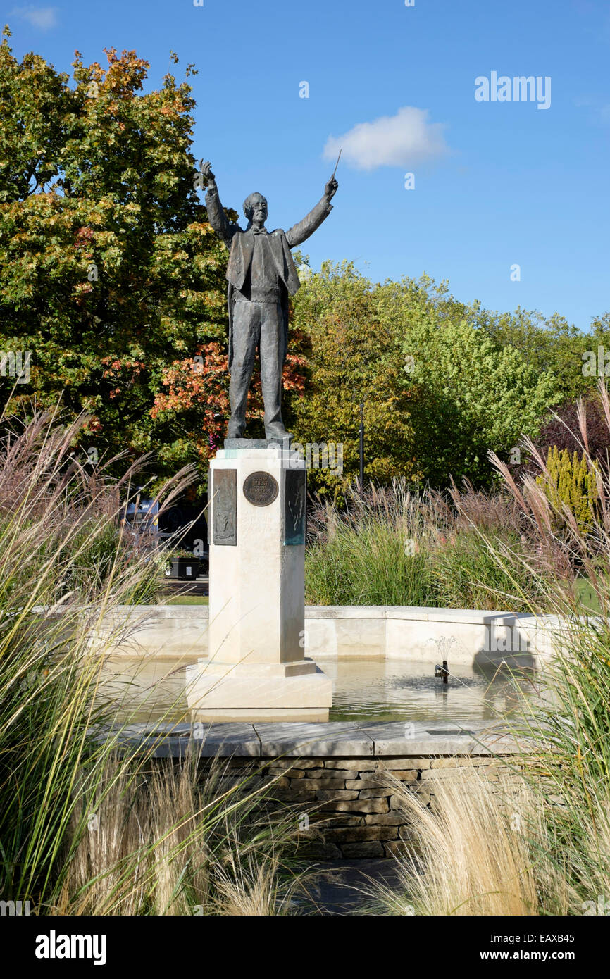 Inghilterra, Cheltenham, Montpelier giardini. Statua del compositore Gustav Holst Foto Stock
