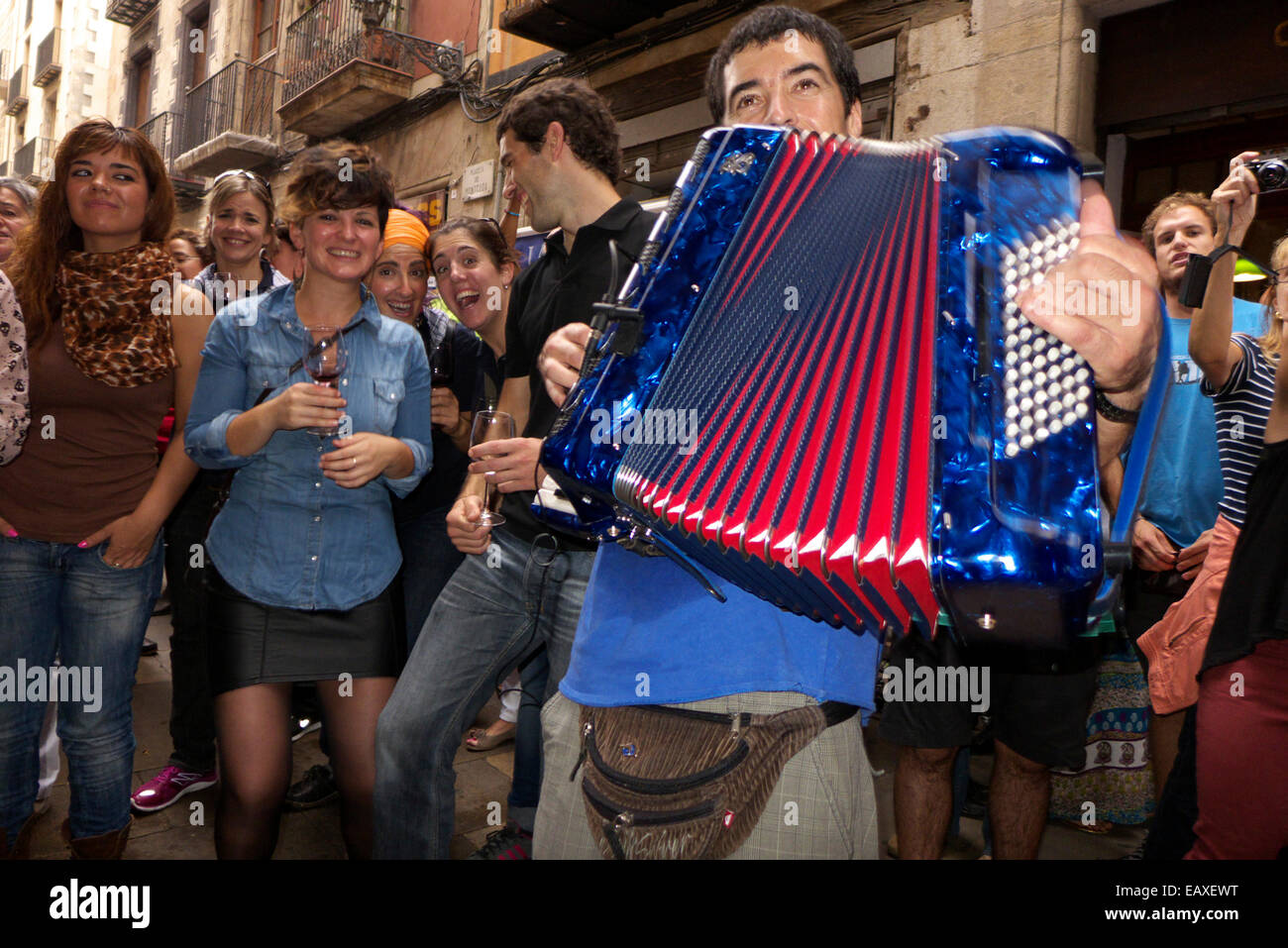 Spagna Catalogna Barcellona old town street la musica delle feste Foto Stock