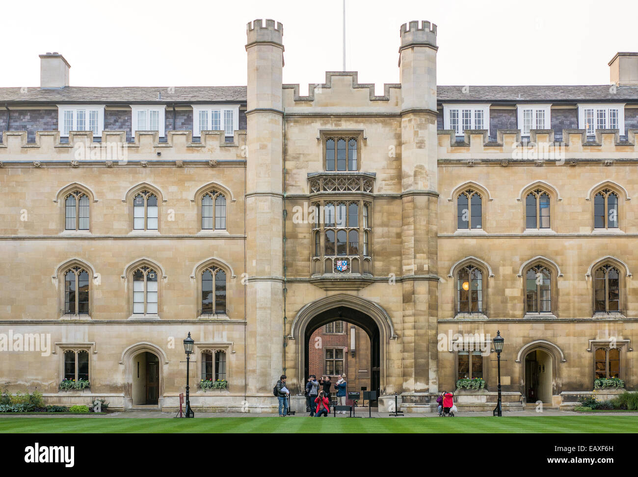 I turisti cinesi presso il Corpus Christi College, Università di Cambridge, Inghilterra. Foto Stock