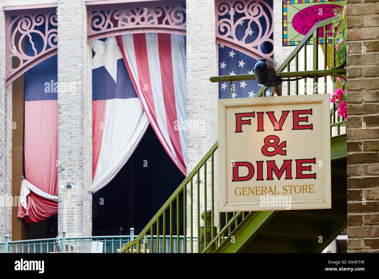 Cinque & Dime store segno del lungofiume di San Antonio, Texas, Stati Uniti d'America Foto Stock