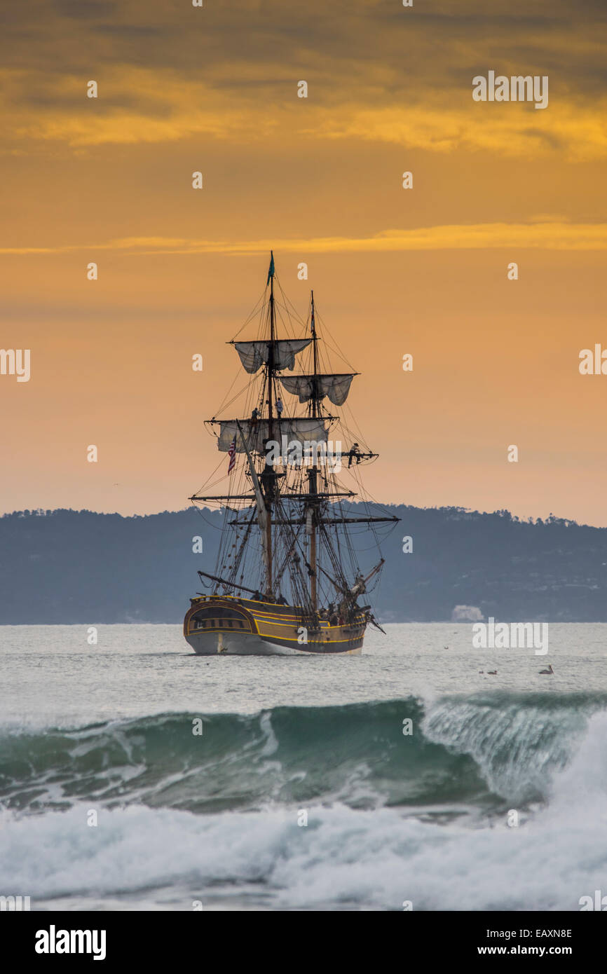 Bella e antica tall masted nave nella baia di Monterey. Foto Stock