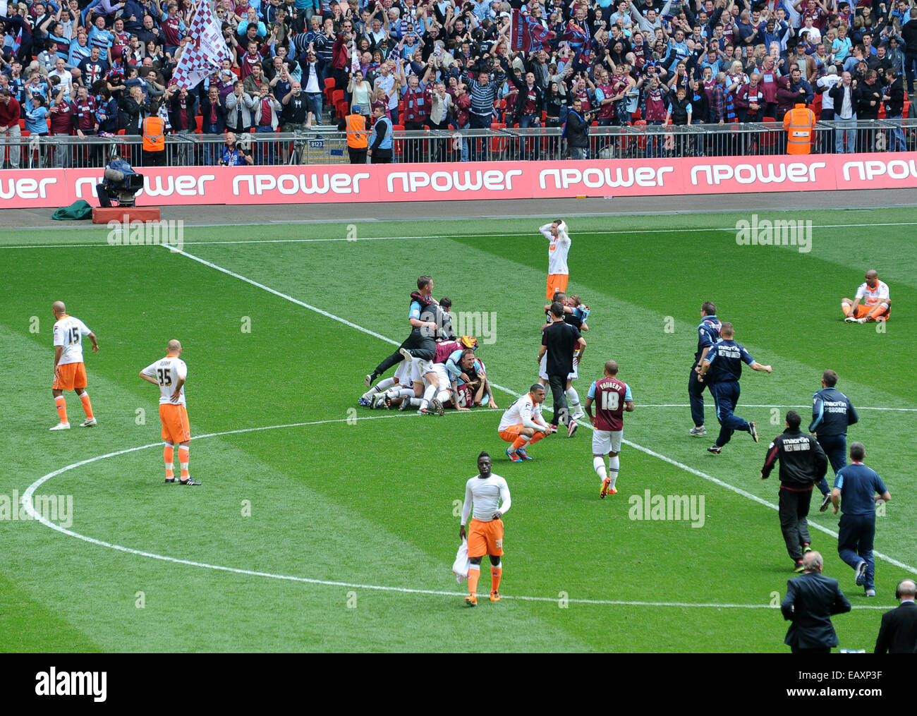 L'agonia e estasi di vincere e perdere la Football League Championship play-off Finale di partita di calcio West Ham United v Blackpool Foto Stock