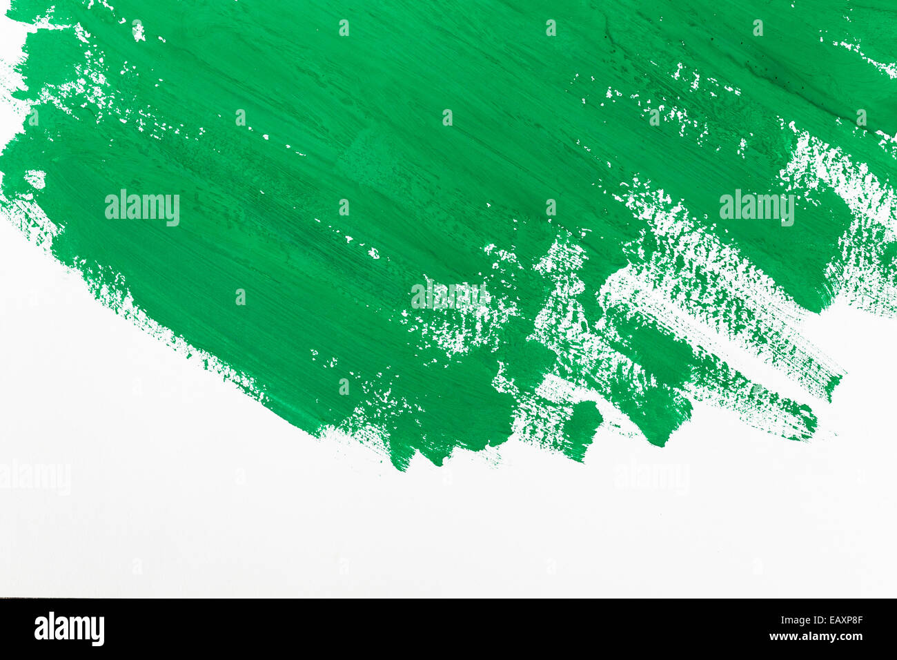 Abstract della vernice verde pennellate sfondo ad acquerello su carta bianca Foto Stock