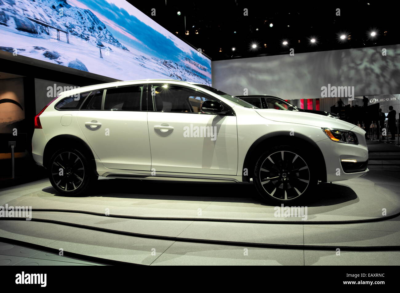 Volvo XC-60 PRESSO LA Auto Show Credito: J Heroun/Fastback/Alamy Live News Foto Stock