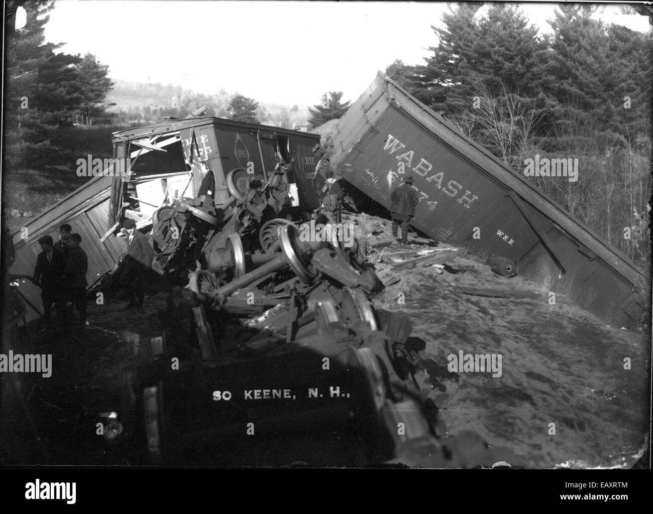 Il naufragio del Wabash a South Keene, New Hampshire, fu un significativo incidente di deragliamento dei treni. L'evento ha provocato un grave incidente ferroviario, documentato e studiato per il suo impatto sulla sicurezza e le operazioni ferroviarie. Foto Stock Il naufragio del Wabash a South Keene, New Hampshire, fu un significativo incidente di deragliamento dei treni. L'evento ha provocato un grave incidente ferroviario, documentato e studiato per il suo impatto sulla sicurezza e le operazioni ferroviarie. Foto Stock