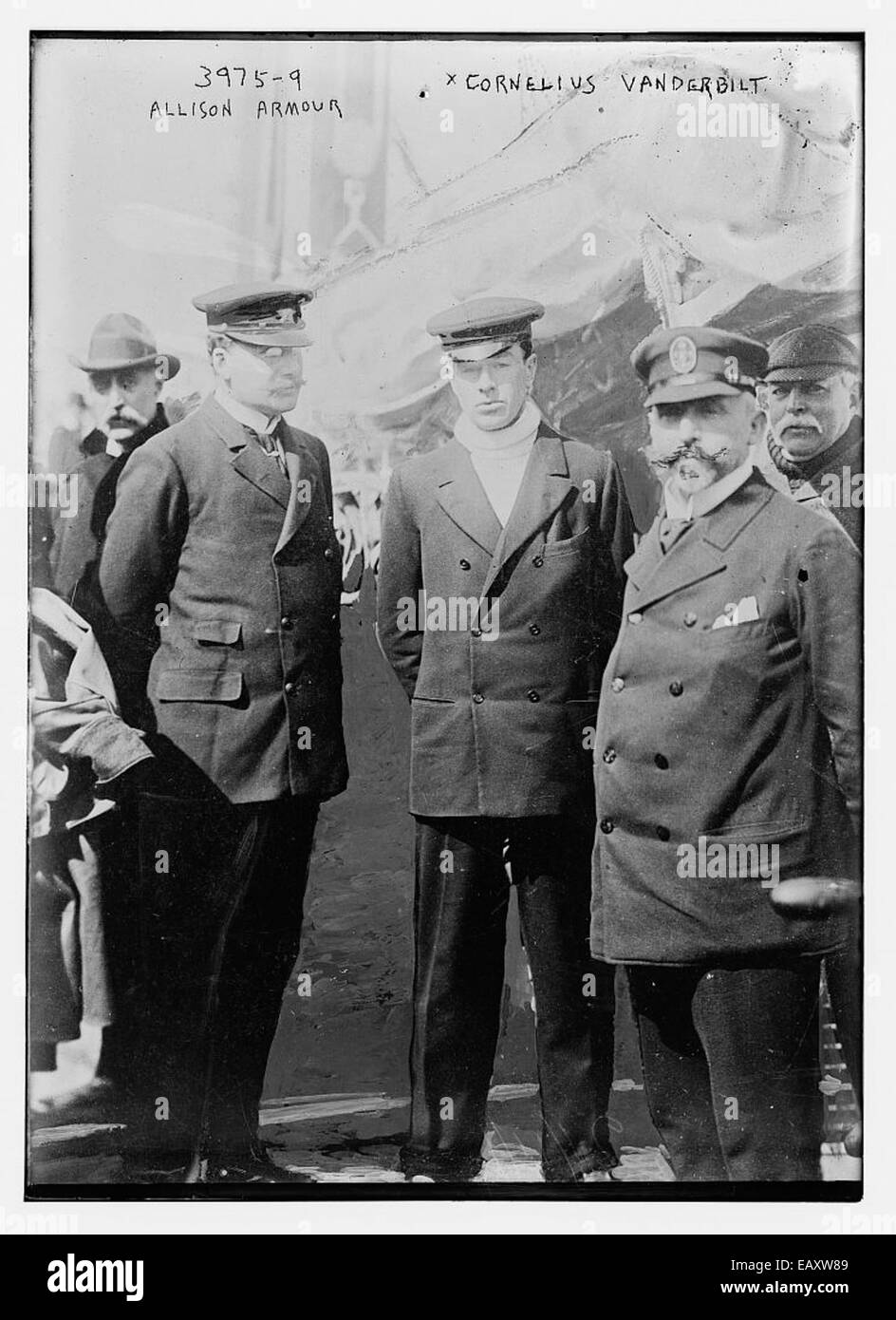 Questo pezzo storico mostra Cornelius Vanderbilt, una figura chiave nella storia industriale americana, insieme alle famose figure Allison e Armour. Fornisce uno sguardo sulle personalità influenti dell'era industriale e sul loro impatto economico. Foto Stock