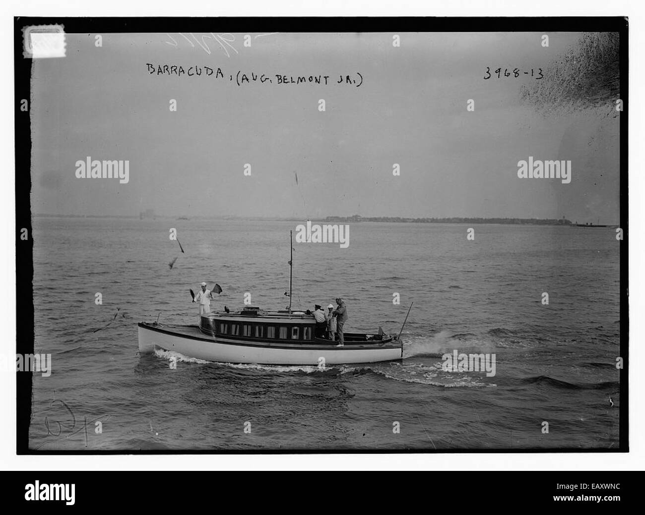 La BARRACUDA, identificata con il numero 147, è una nave collegata a Aug Belmont Jr. Questa nave rappresenta la storia marittima, probabilmente coinvolta nel settore navale o militare, dimostrando il suo ruolo nel trasporto oceanico e nella logistica. Foto Stock