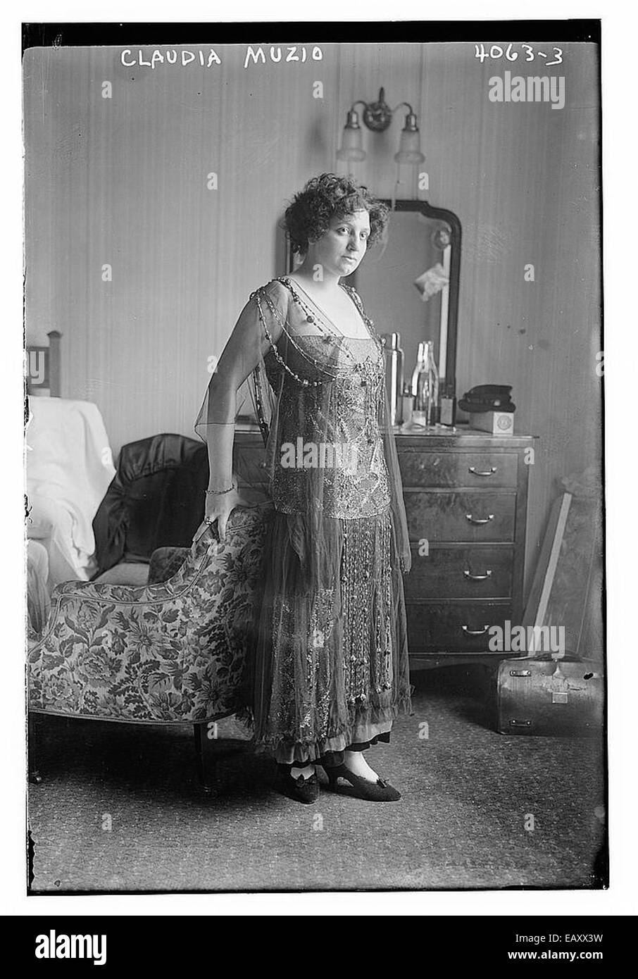 Claudia Muzio, una cantante d'opera italiana dei primi anni del XX secolo, nota per la sua voce potente e i suoi contributi all'opera. È stata celebrata in Italia e a livello internazionale per la sua tecnica vocale e la sua presenza scenica. Foto Stock