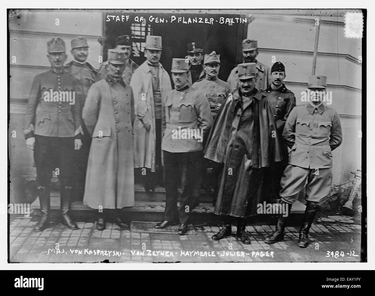 Lo staff del generale Pflanzer, numerato Baltin 148, rappresenta un importante manufatto militare proveniente da un contesto storico, possibilmente dell'Impero austro-ungarico o legato alla prima guerra mondiale. Lo staff funge da simbolo di autorità e comando, parte integrante della gerarchia militare del suo tempo. Foto Stock