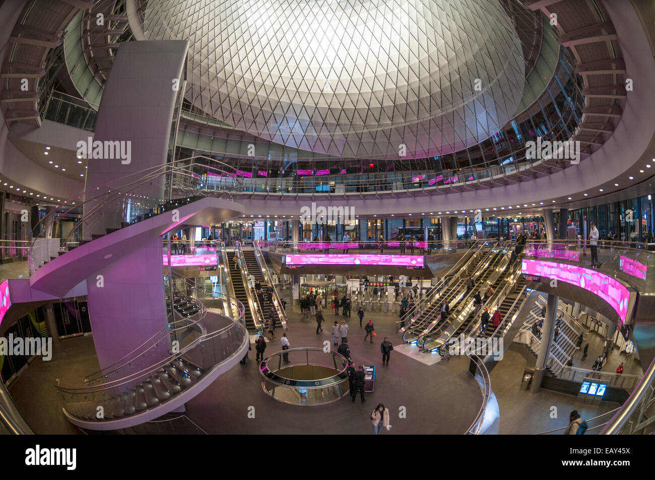 New York, NY - 20 novembre 2014 - Il Fulton Center di Manhattan. Il complesso è parte di un $1.4 miliardi di progetto dal Metropolitan Transit Authority Foto Stock