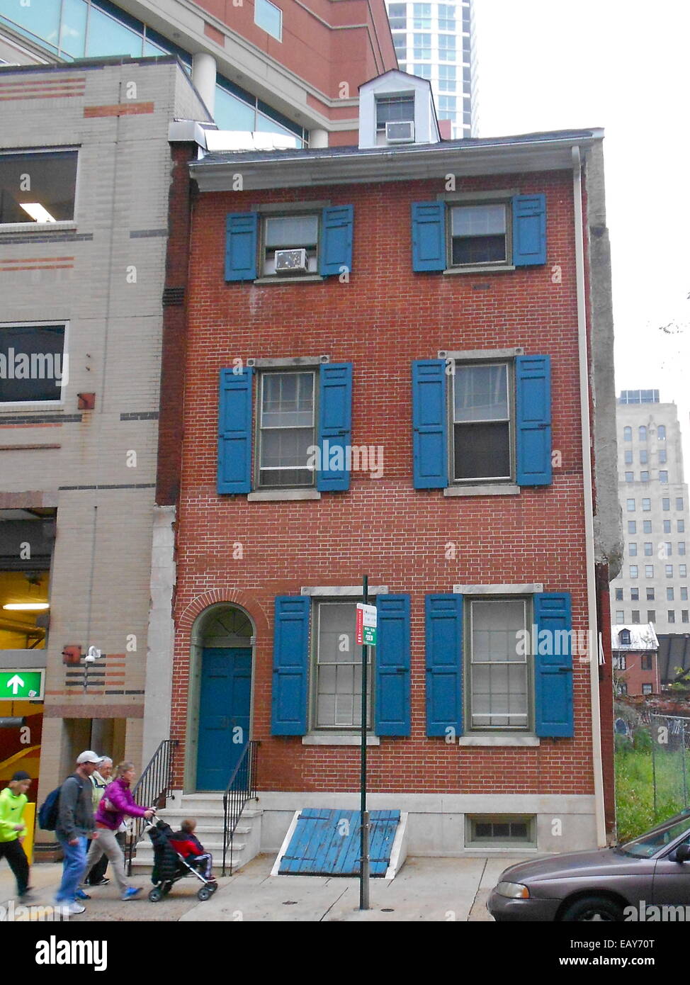 Una casa storica in Strickland Row, situata di fronte al Jefferson Hospital sulla South 9th Street a Philadelphia. La casa è elencata nel National Register of Historic Places (NRHP) ed è parte del patrimonio architettonico della regione. Foto Stock