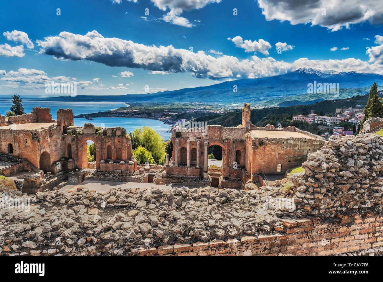 Il Teatro Antico di Taormina è anche noto come il Teatro Greco (teatro greco), in provincia di Messina, Sicilia, Italia, Europa Foto Stock