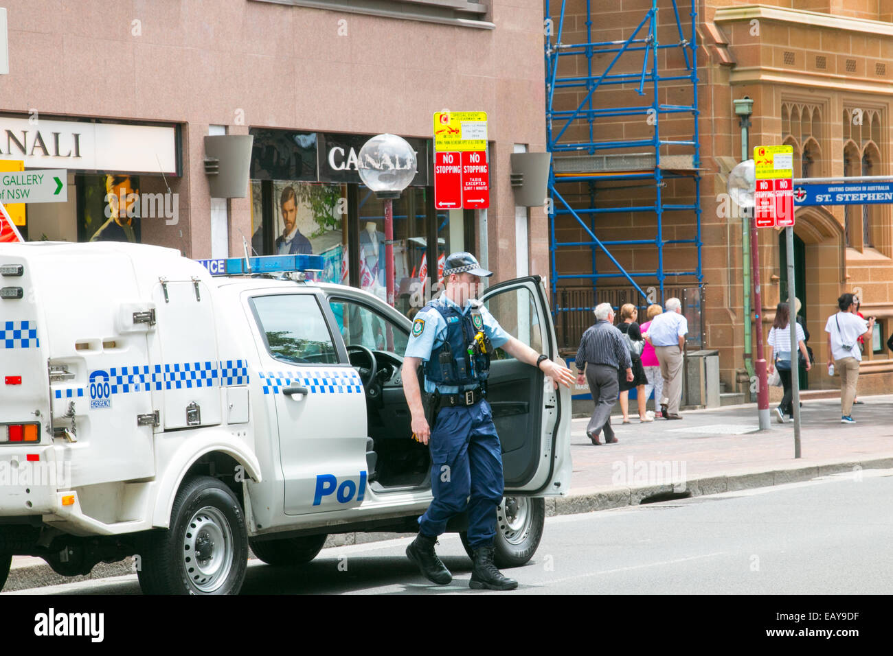 Nuovo ufficiale di polizia australiano del galles del Sud in Macquarie Street, Sydney, NSW, Australia Foto Stock