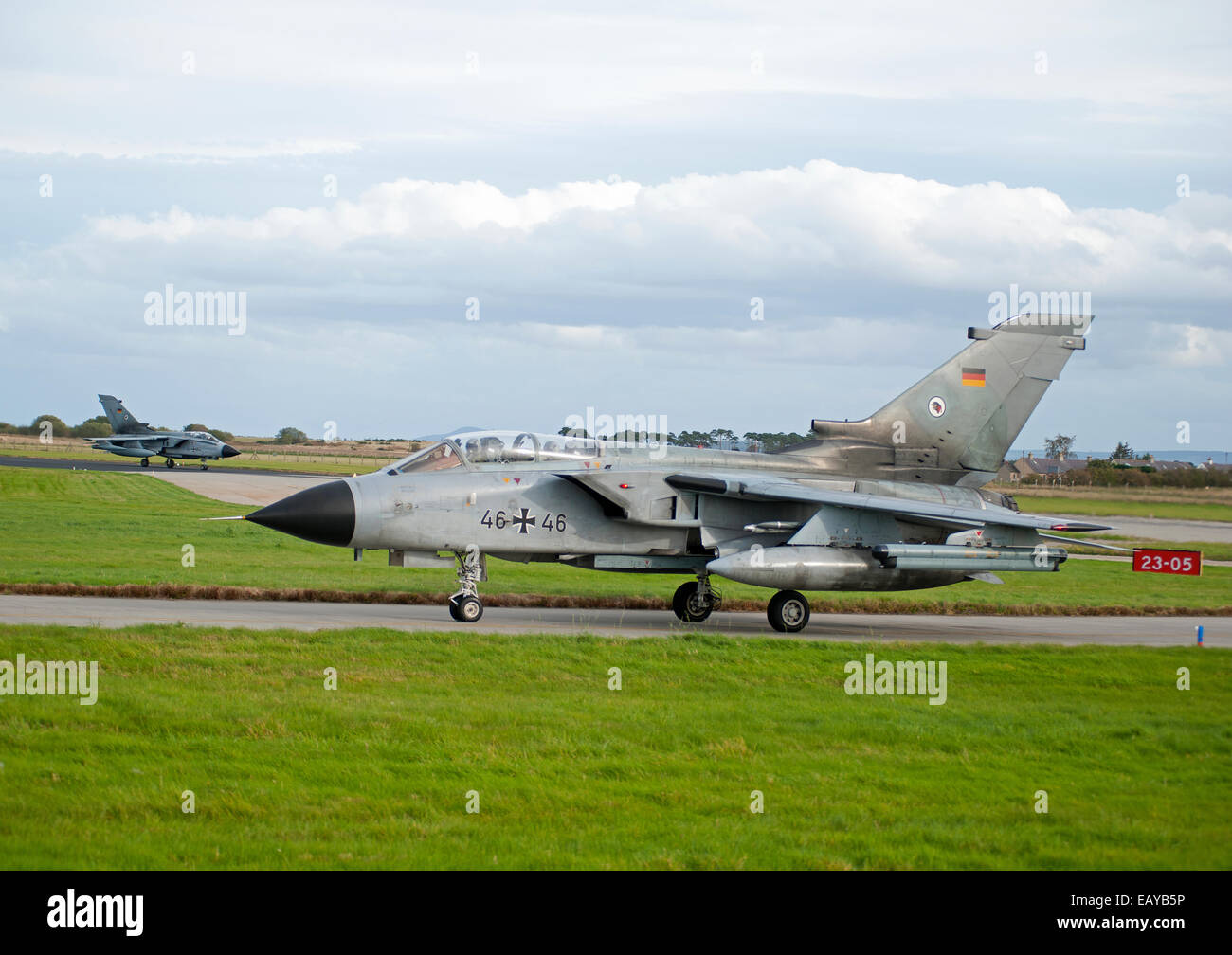 Panavia Tornado 200 46+54 ECR del tedesco della forza aerea a esercizio a RAF Lossiemouth Morayshire Scotland. SCO 1972 Foto Stock