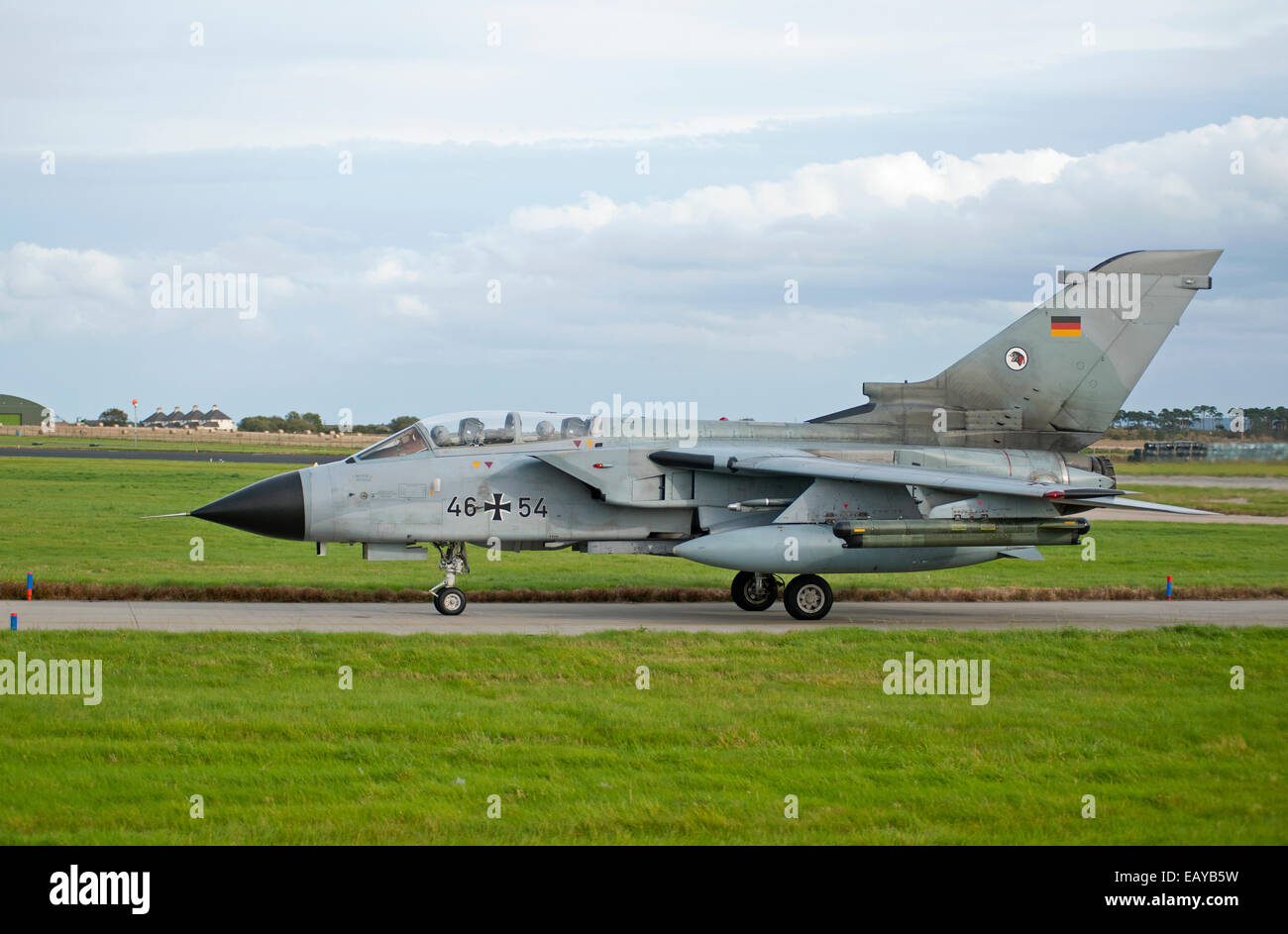 Panavia Tornado 200 46+54 ECR del tedesco della forza aerea a esercizio a RAF Lossiemouth Morayshire Scotland. SCO 9173 Foto Stock