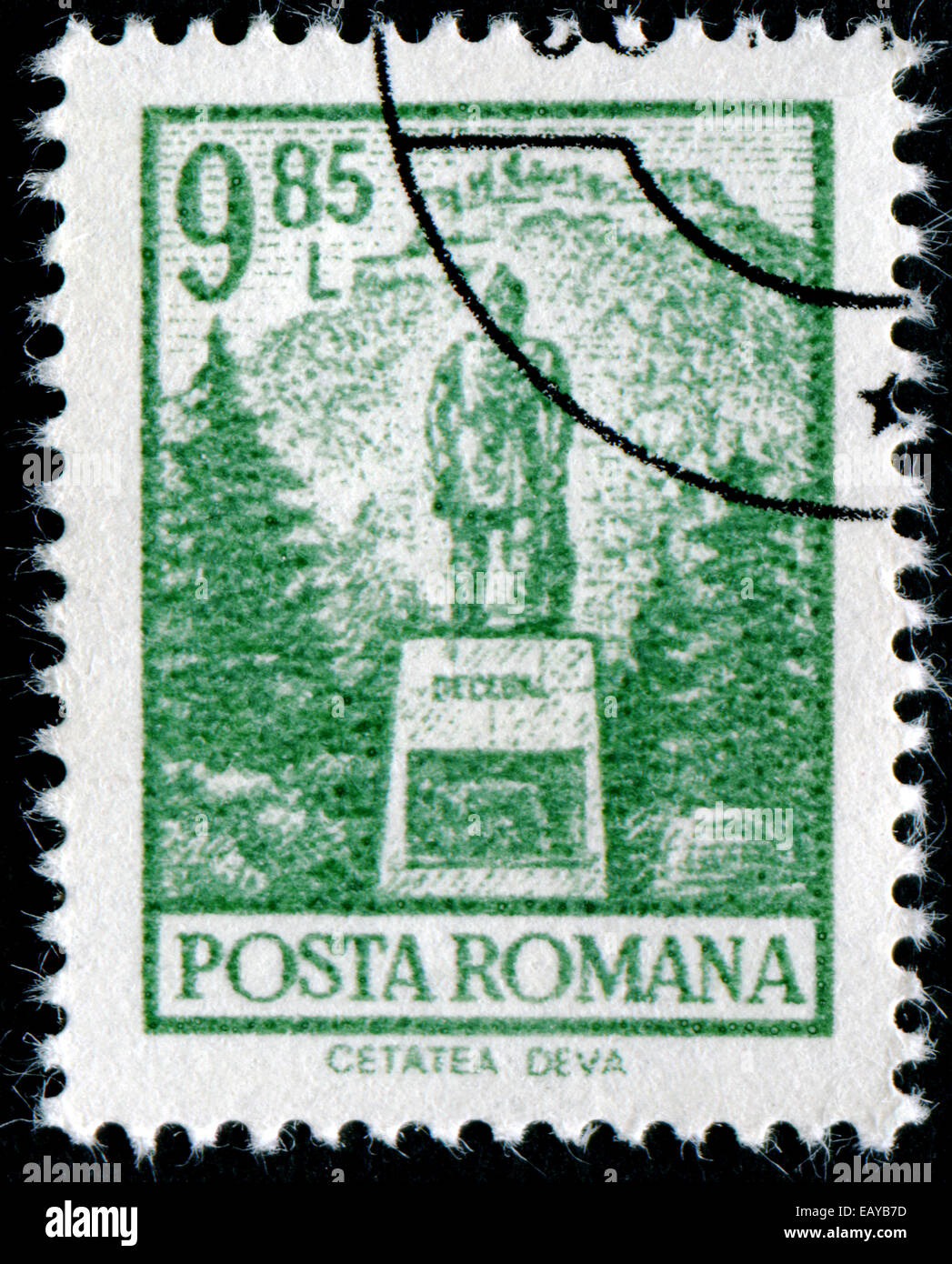 ROMANIA - circa 1972: un timbro stampato in Romania dal 'Definitives ho - Edifici' mostra Decebal della statua, Cetatea Deva Foto Stock