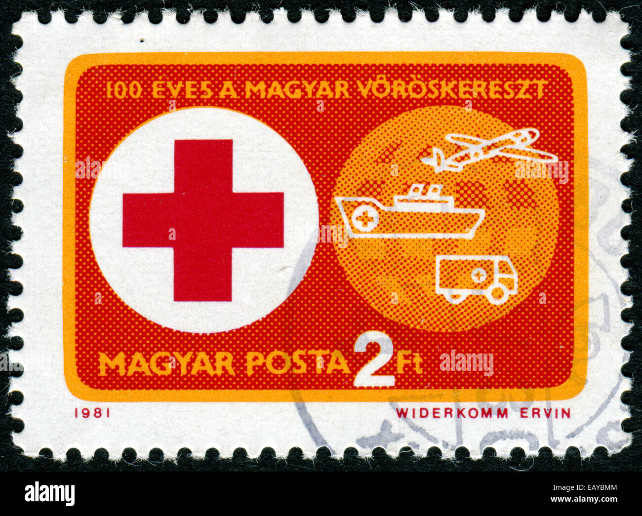 Ungheria - circa 1981: un timbro stampato in Ungheria emesso per il centenario della ungherese croce rossa mostra la Croce Rossa Foto Stock