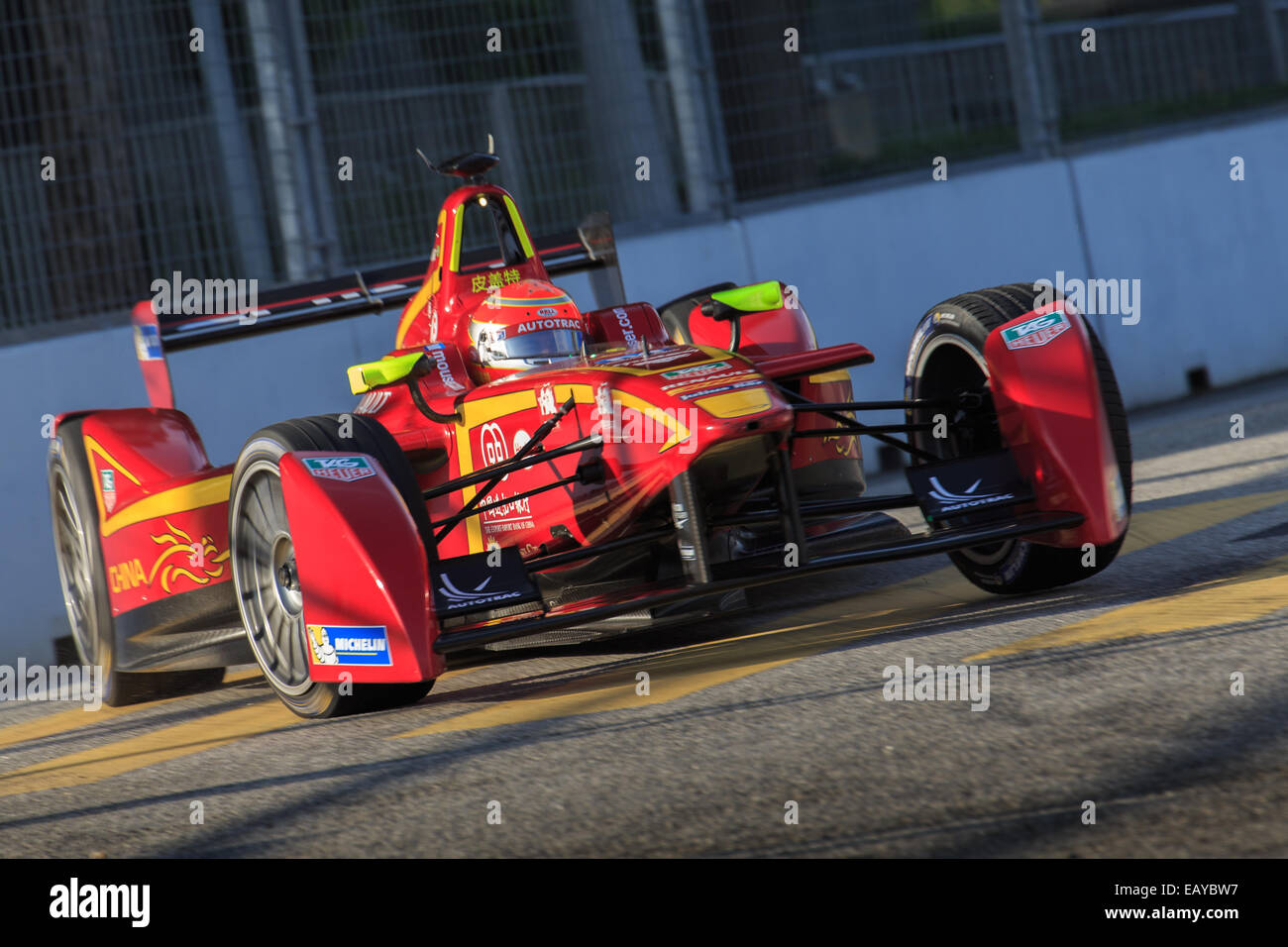 Putrajaya, Malaysia. 22 Novembre, 2014. Le sessioni di qualifica per il Round 2 2014 FIA Formula E Putrajaya ePrix Wilayah Persekutuan, Pesiaran Perdana Precinct 5 Sabato, 22 novembre 2014. Credito: Sharkawi Che Din/Alamy Live News Foto Stock