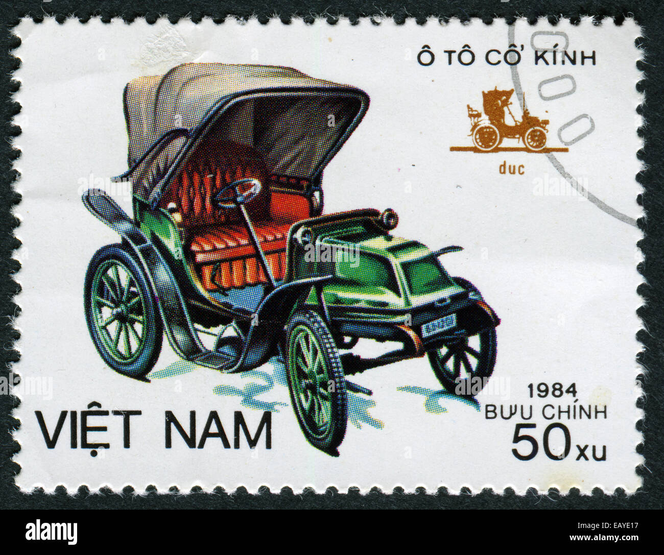 VIETNAM - circa 1984: un timbro stampato in Vietnam mostra Duc, Vintage Automobile, circa 1984 Foto Stock