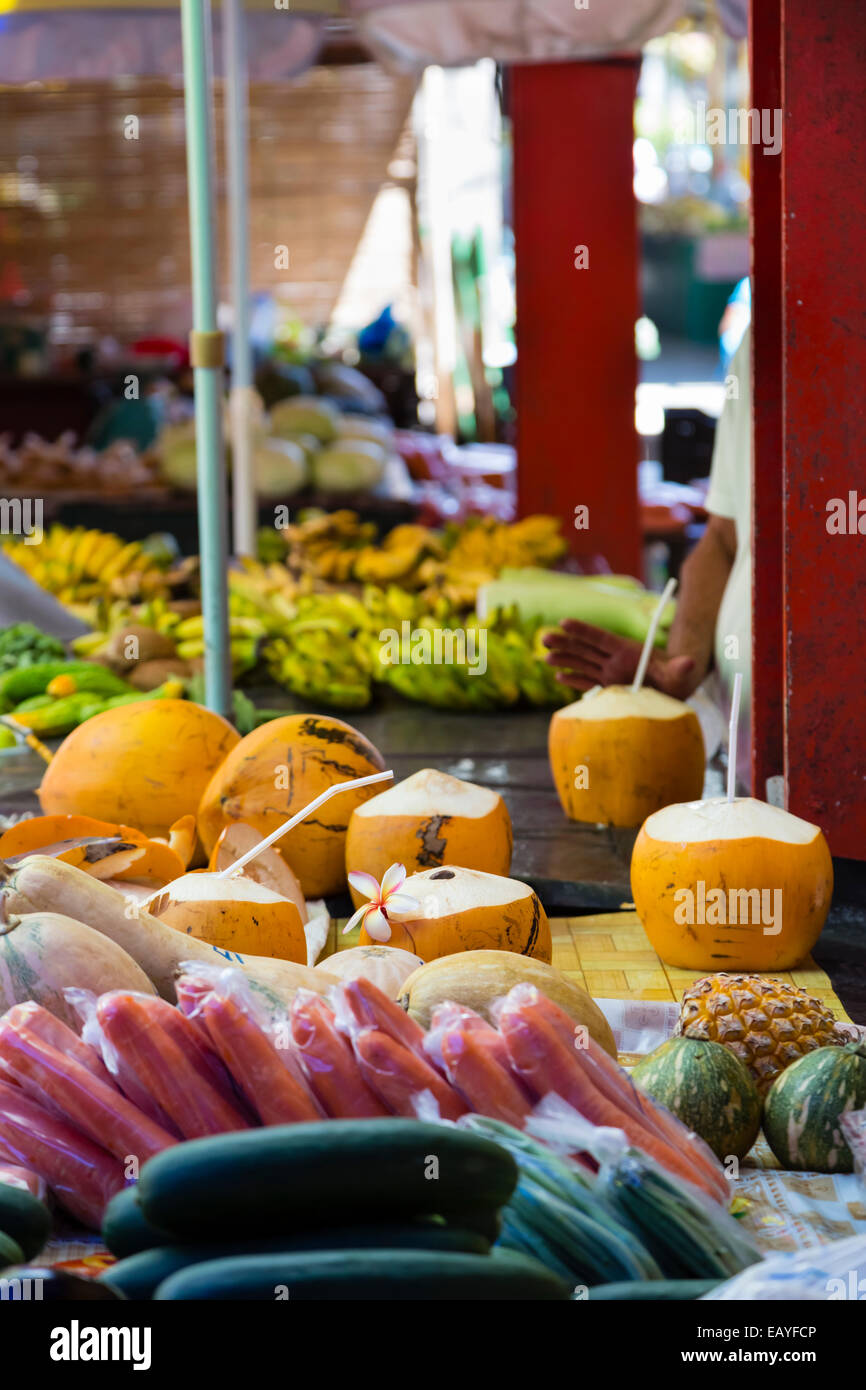 Noci di cocco da bere a frutto al mercato di Victoria in Mahe, Seicelle Foto Stock