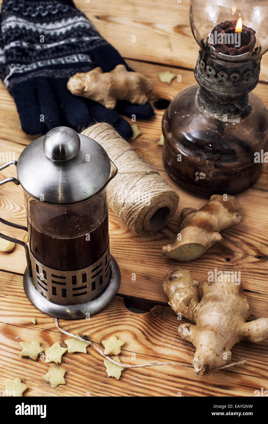 Preparato di fresco tè con radice di zenzero Foto Stock