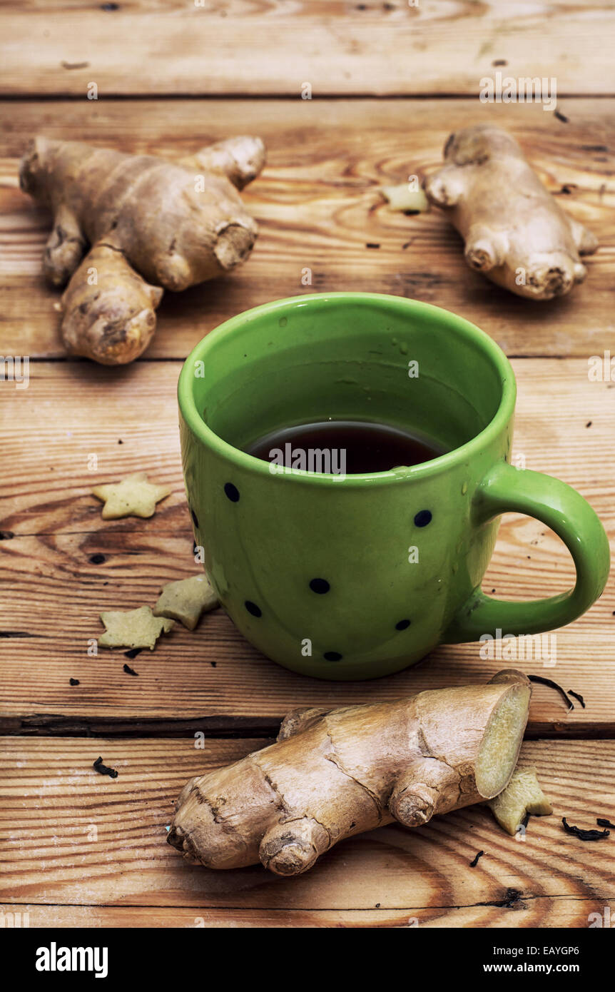 Preparato di fresco tè con radice di zenzero Foto Stock