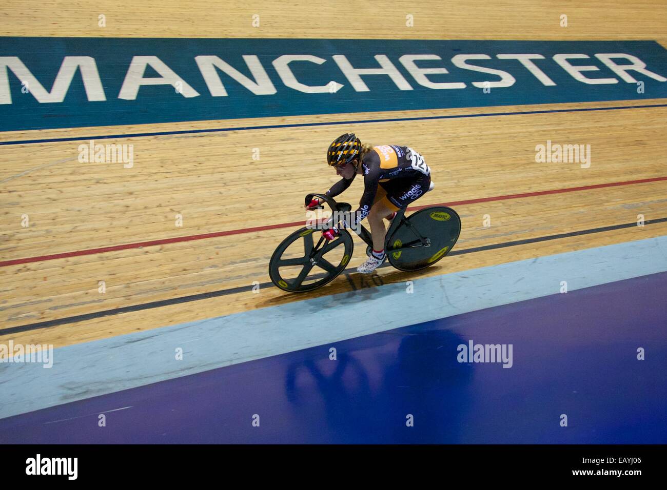 Manchester, Regno Unito. 22 Novembre, 2014. Serie di giri in bicicletta. Wiggle-Honda rider Laura Trott. Credito: Azione Sport Plus/Alamy Live News Foto Stock