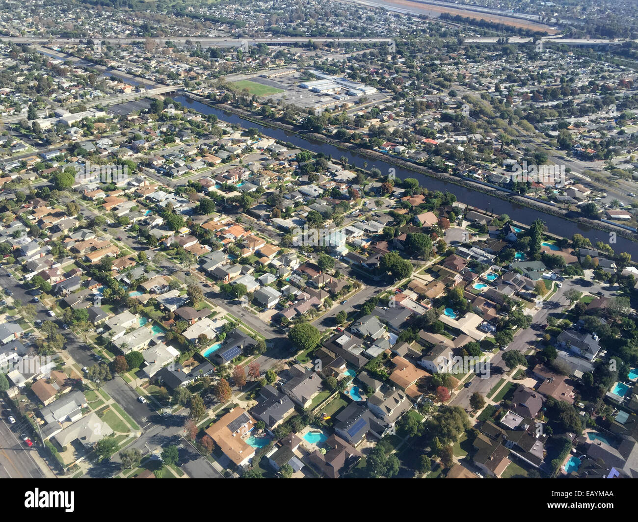 Un'immagine ripresa da un aereo mostra cosa è un quartiere di case di simile da una prospettiva elevata. Foto Stock