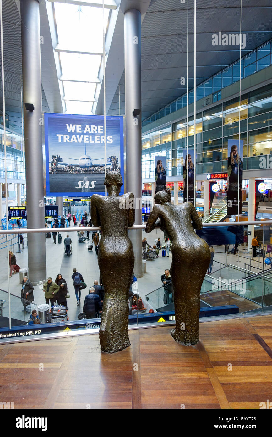 Sculture in bronzo in aeroporto di Copenhagen Kastrup, Danimarca, Europa Foto Stock