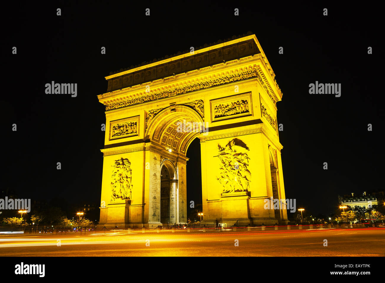 Arc de Triomphe de l'Etoile (l'Arco Trionfale) a Parigi di notte Foto Stock