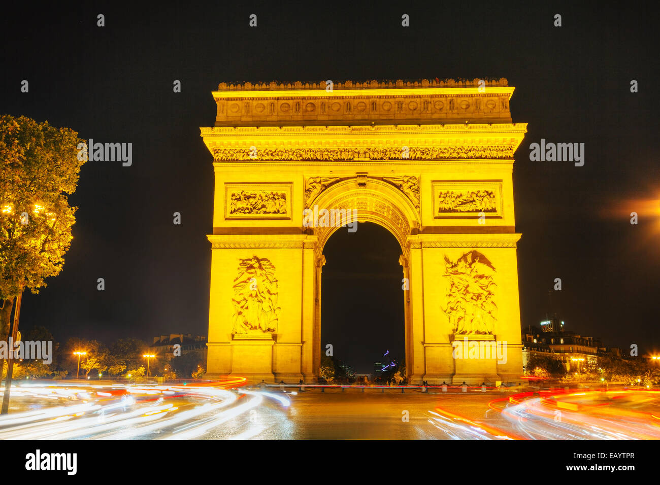 Arc de Triomphe de l'Etoile (l'Arco Trionfale) a Parigi di notte Foto Stock