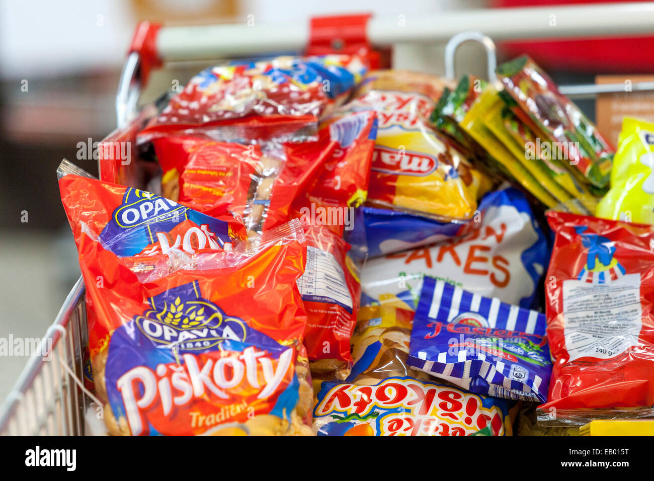 Prodotti nel carrello, shopping, Praga , Repubblica Ceca Europa Foto Stock